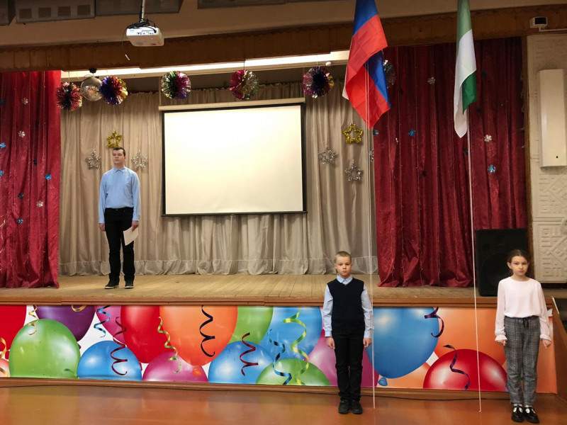 Торжественная церемония поднятия флагов Российской Федерации и Республики Коми.